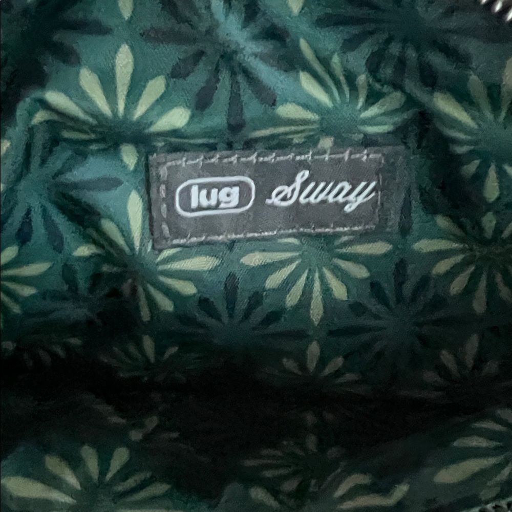 NWT Lug Sway Pouch in Metallic Wickedly Green💚 - Picture 3 of 6